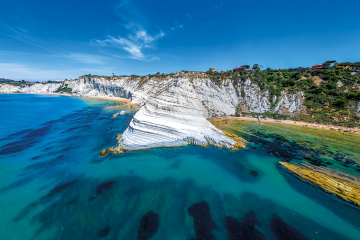 Spiagge bianche, rosa e nere di Sicilia